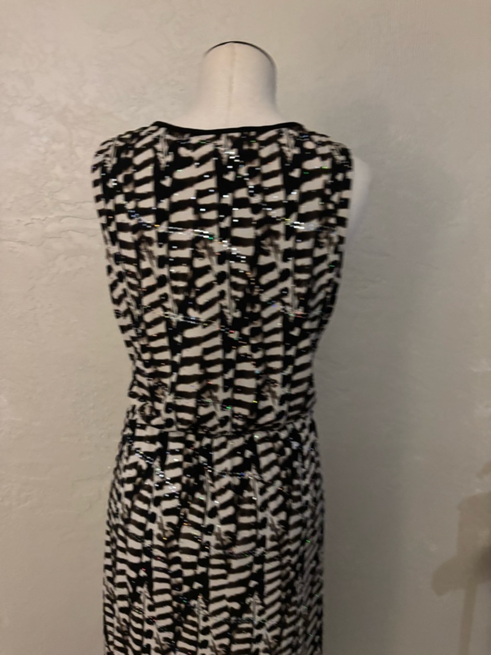 Sleeveless R& M Richard’s Black and White Printed Maxi Dress - Picture 5 of 11